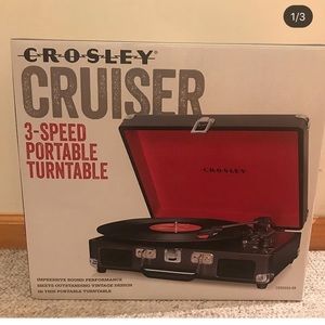 NEW Crosley 3- Speed turntable